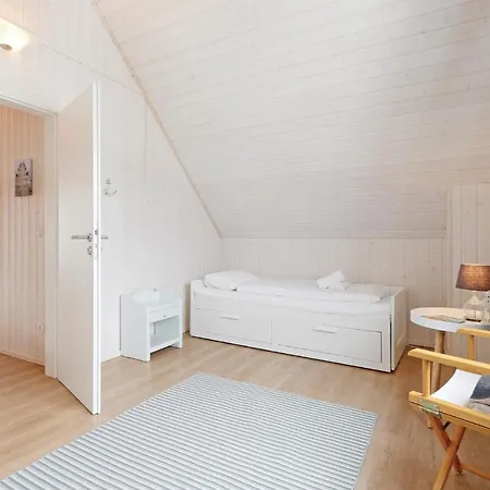 2 Bedroom Gorgeous In Ostseeresort *